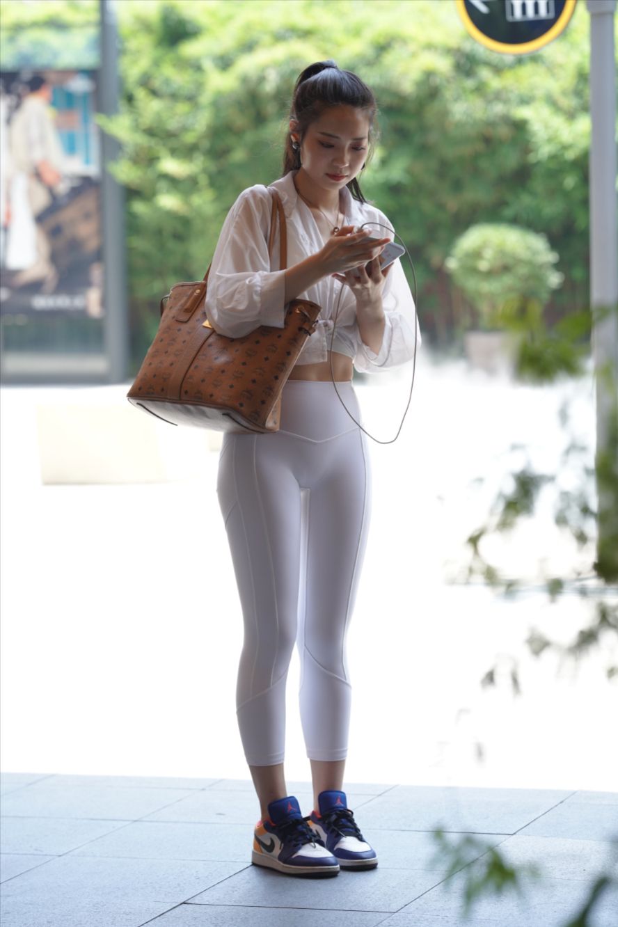 图片[7]-白色瑜伽裤女孩(套图+视频)-街拍图满多