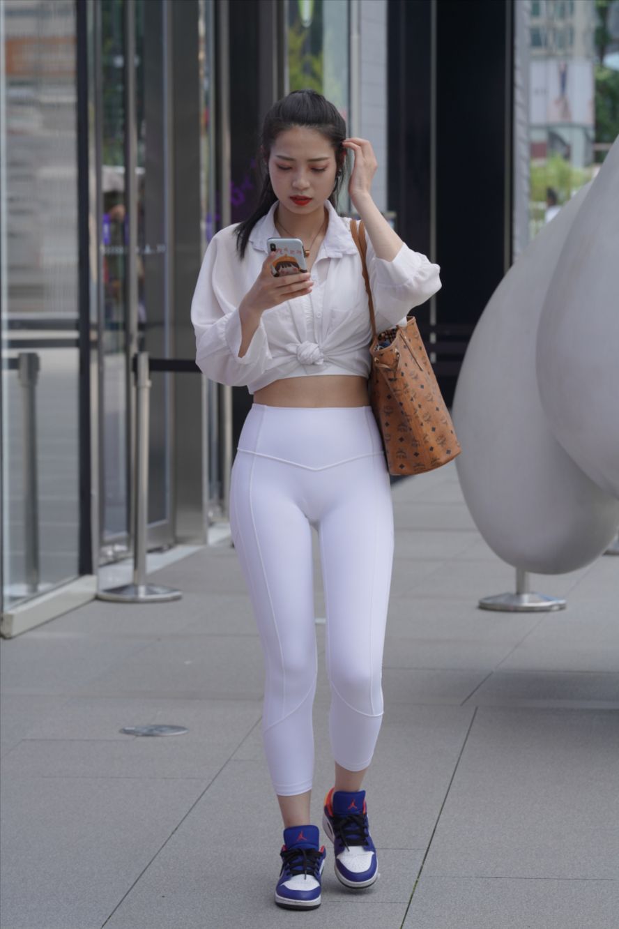 图片[8]-白色瑜伽裤女孩(套图+视频)-街拍图满多