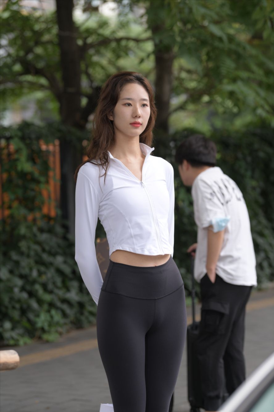 图片[10]-黑色瑜伽裤运动系高挑美女(套图+视频)-街拍图满多